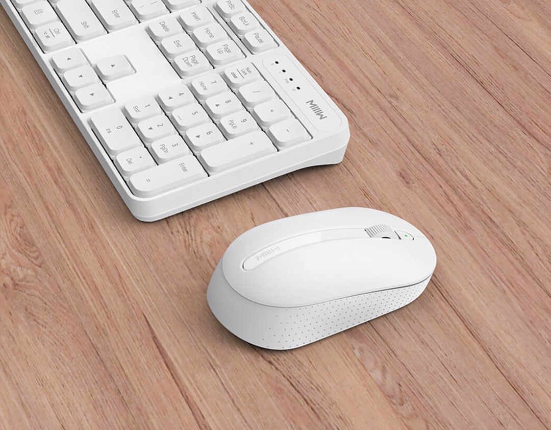 Xiaomi MIIIW keyboard and mouse in white variant.